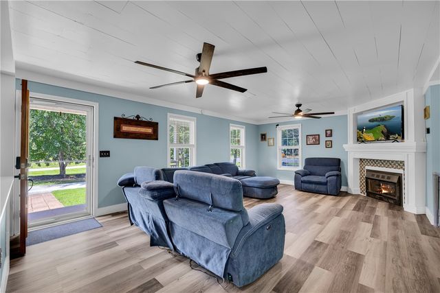 5744 N 11 Highway, Walhalla, SC 29691