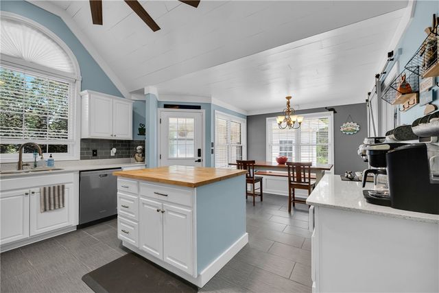 5744 N 11 Highway, Walhalla, SC 29691