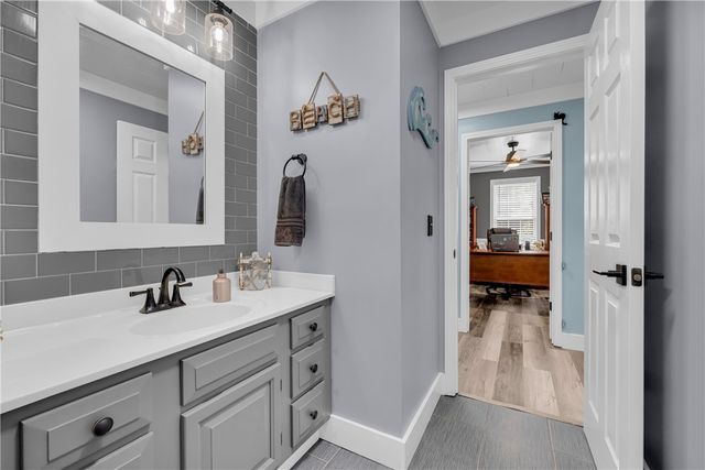 5744 N 11 Highway, Walhalla, SC 29691