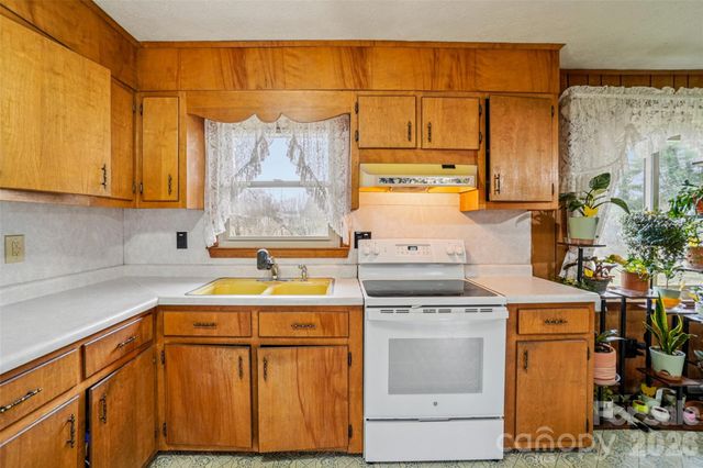 277 Powell Street, Hendersonville, NC 28792