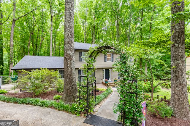 3672 Stonelake Court SW, Lilburn, GA 30047
