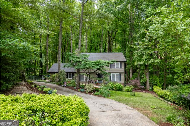 3672 Stonelake Court SW, Lilburn, GA 30047
