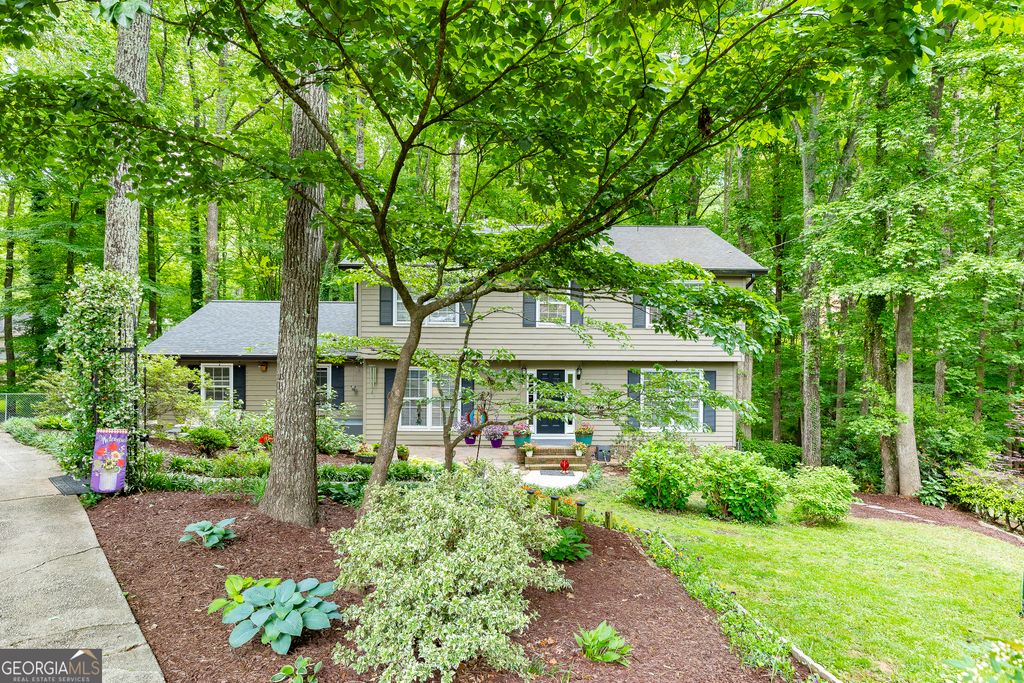 3672 Stonelake Court SW, Lilburn, GA 30047