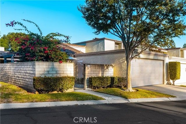 5573 E Vista Del Rio, Anaheim, CA 92807