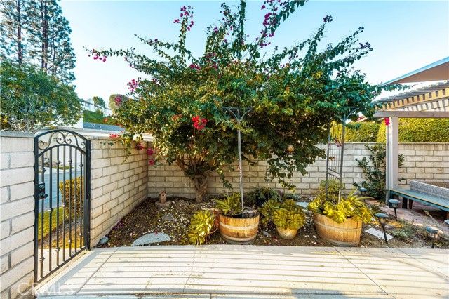 5573 E Vista Del Rio, Anaheim, CA 92807