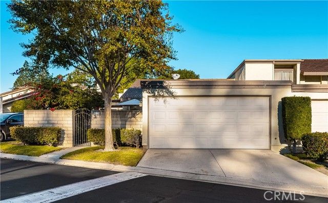 5573 E Vista Del Rio, Anaheim, CA 92807