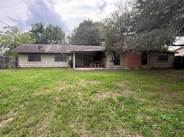 2408 Post Oak RD, Rockdale, TX 76567