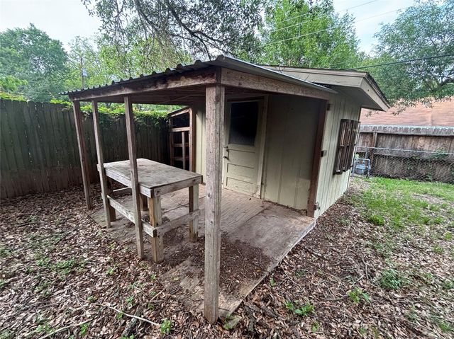 2408 Post Oak RD, Rockdale, TX 76567