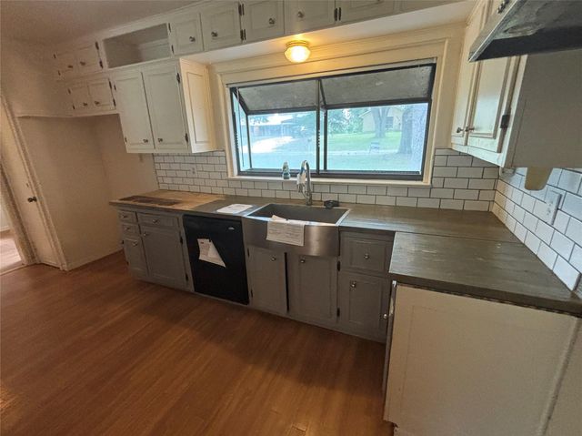 2408 Post Oak RD, Rockdale, TX 76567
