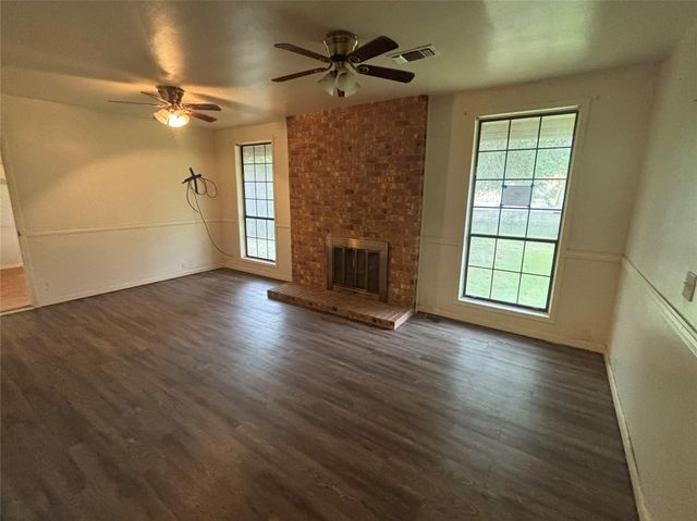 2408 Post Oak RD, Rockdale, TX 76567