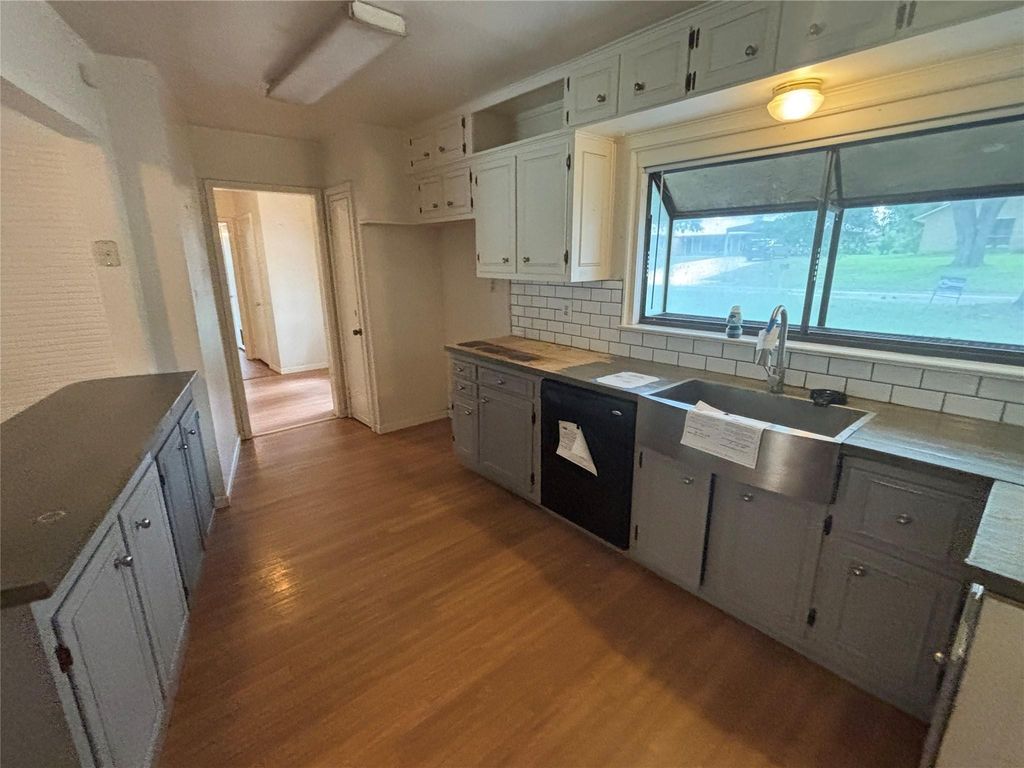 2408 Post Oak RD, Rockdale, TX 76567