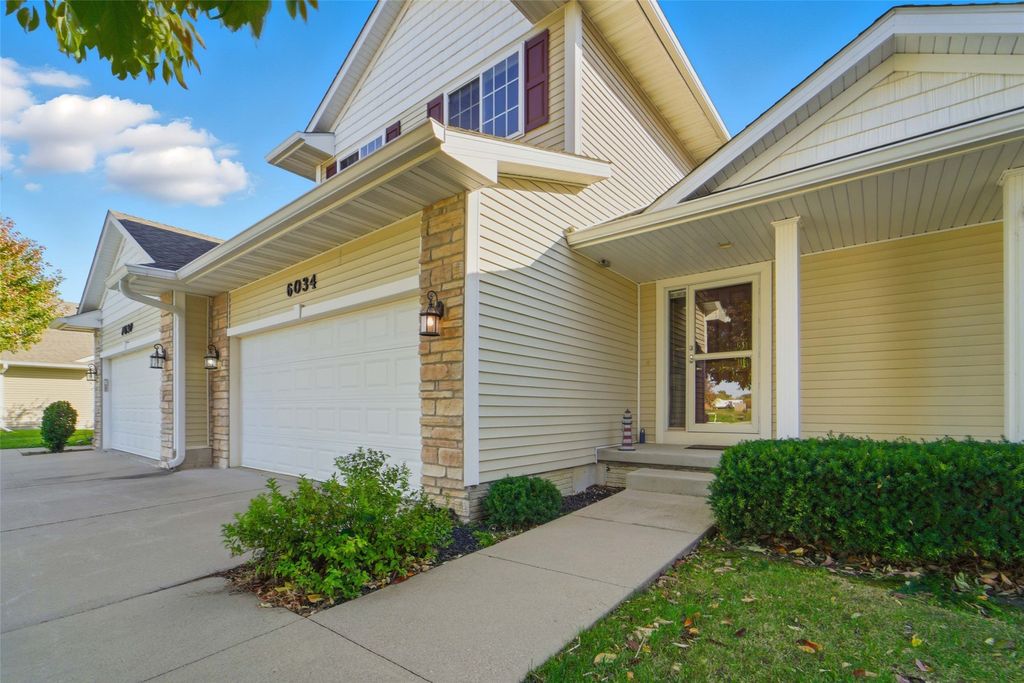 6034 Sheffield Circle, Johnston, IA 50131