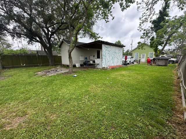 8718 Brannon Street, Houston, TX 77093
