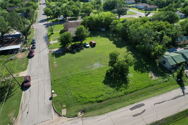 1218 E 12th Avenue, Corsicana, TX 75110