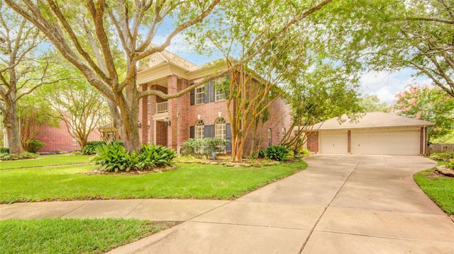 3902 Lyndhurst Place, Sugar Land, TX 77479
