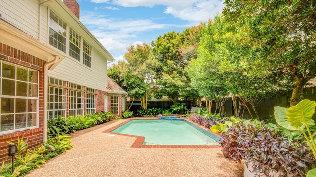 3902 Lyndhurst Place, Sugar Land, TX 77479