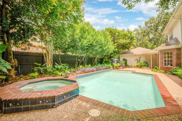 3902 Lyndhurst Place, Sugar Land, TX 77479