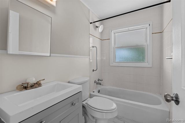 11246 Chalmers Avenue, Warren, MI 48089