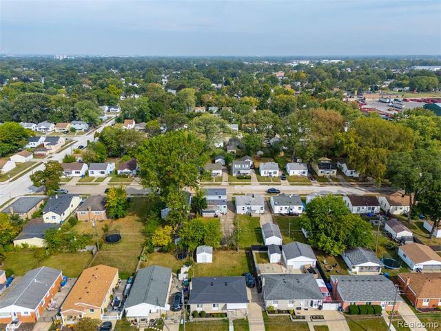 11246 Chalmers Avenue, Warren, MI 48089