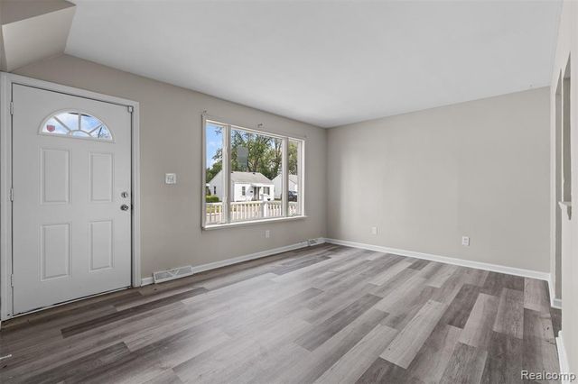 11246 Chalmers Avenue, Warren, MI 48089