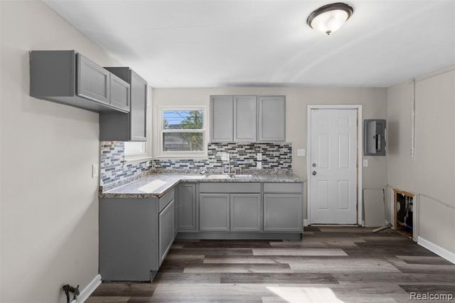 11246 Chalmers Avenue, Warren, MI 48089