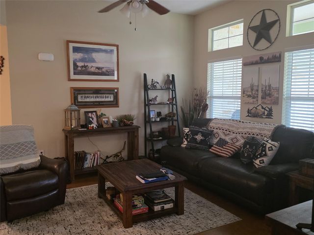 5 Las Flores DR, Wimberley, TX 78676