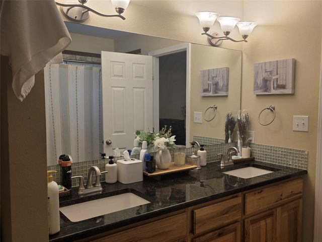 5 Las Flores DR, Wimberley, TX 78676