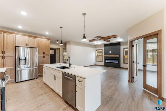 5406 W Colonial Ct Court, Sioux Falls, SD 57107