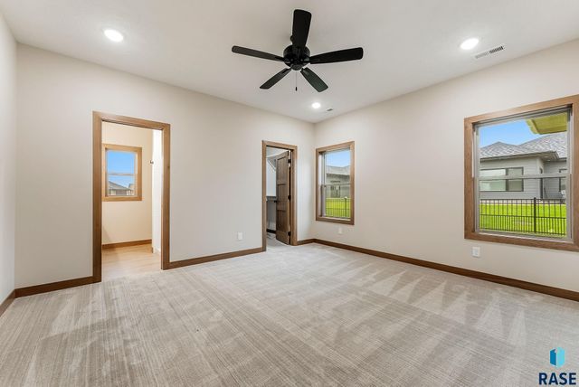 5406 W Colonial Ct Court, Sioux Falls, SD 57107