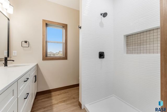 5406 W Colonial Ct Court, Sioux Falls, SD 57107