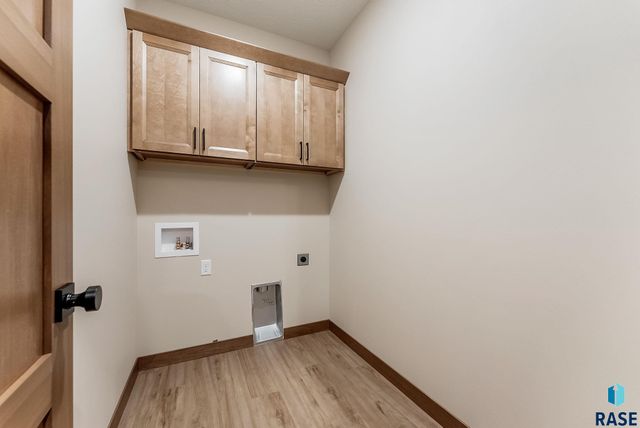 5406 W Colonial Ct Court, Sioux Falls, SD 57107