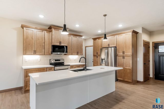 5406 W Colonial Ct Court, Sioux Falls, SD 57107