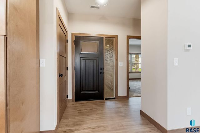 5406 W Colonial Ct Court, Sioux Falls, SD 57107