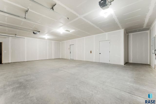 5406 W Colonial Ct Court, Sioux Falls, SD 57107