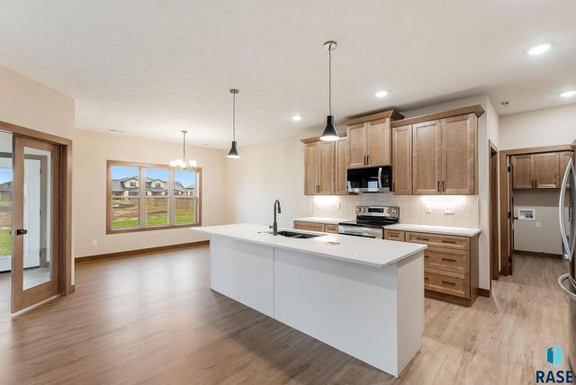 5406 W Colonial Ct Court, Sioux Falls, SD 57107