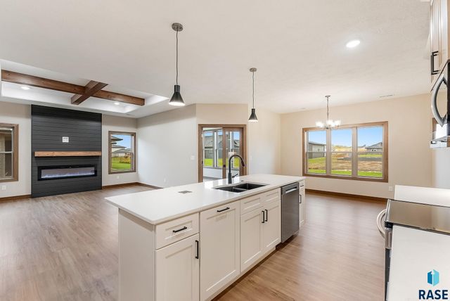 5406 W Colonial Ct Court, Sioux Falls, SD 57107