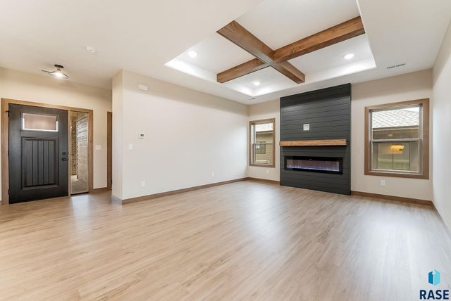 5406 W Colonial Ct Court, Sioux Falls, SD 57107