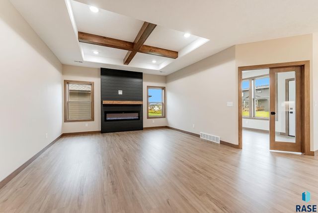 5406 W Colonial Ct Court, Sioux Falls, SD 57107