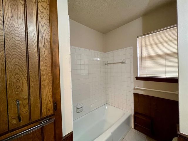 1329 NE 20th Place, Moore, OK 73160