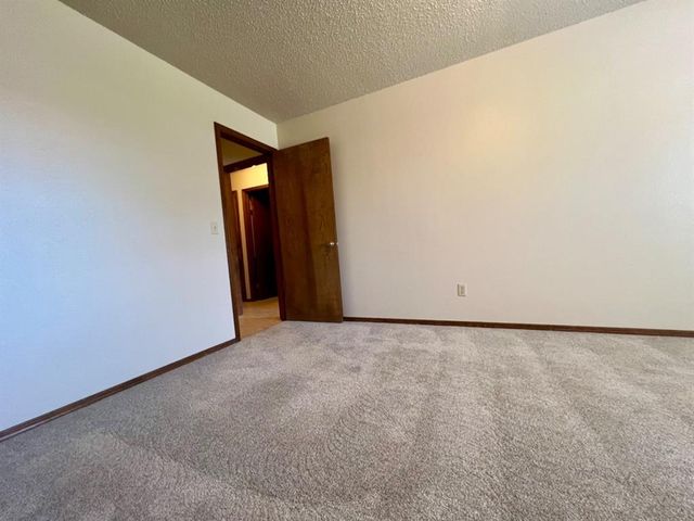 1329 NE 20th Place, Moore, OK 73160