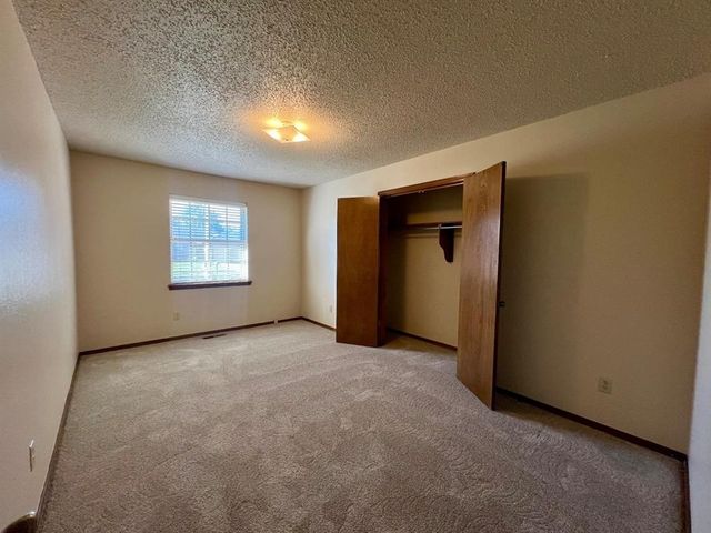 1329 NE 20th Place, Moore, OK 73160