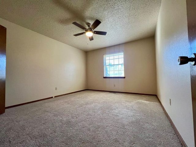 1329 NE 20th Place, Moore, OK 73160