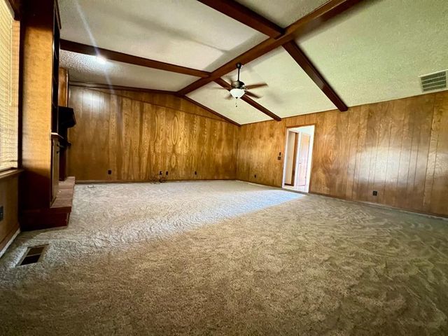 1329 NE 20th Place, Moore, OK 73160