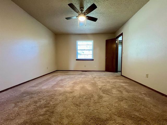 1329 NE 20th Place, Moore, OK 73160