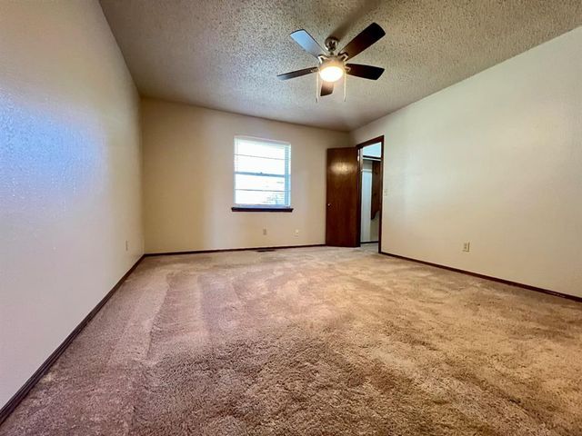 1329 NE 20th Place, Moore, OK 73160