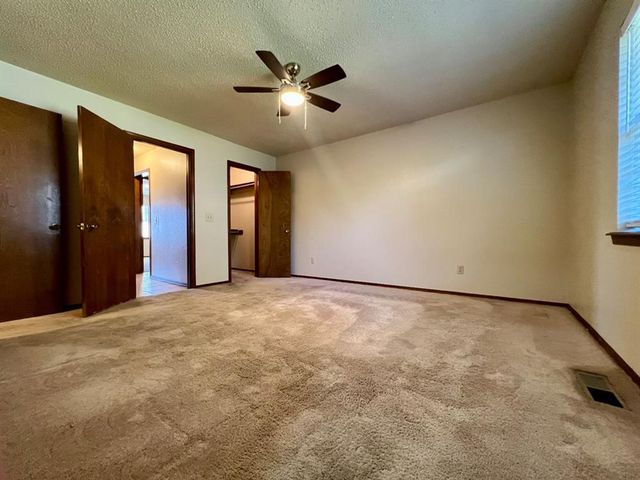 1329 NE 20th Place, Moore, OK 73160