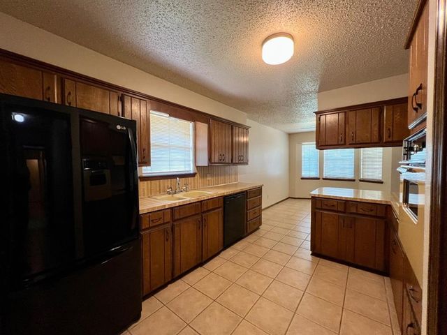 1329 NE 20th Place, Moore, OK 73160