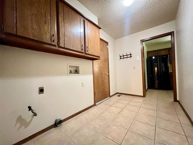 1329 NE 20th Place, Moore, OK 73160