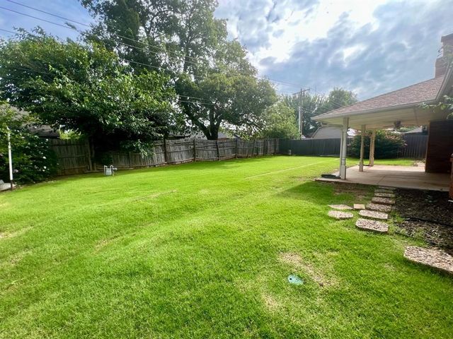 1329 NE 20th Place, Moore, OK 73160