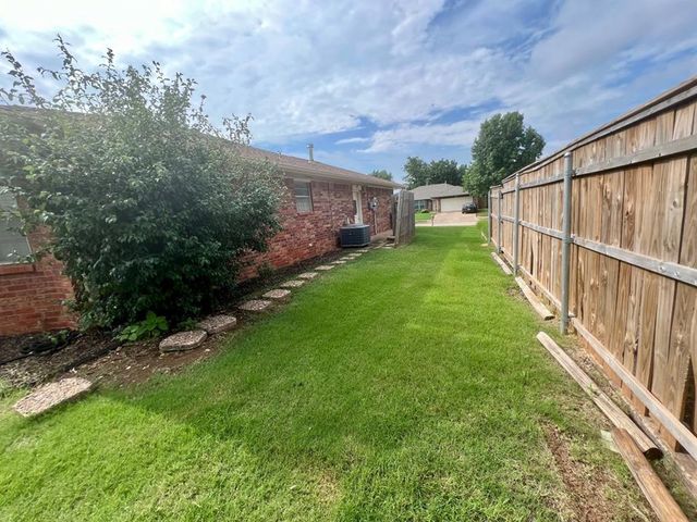 1329 NE 20th Place, Moore, OK 73160